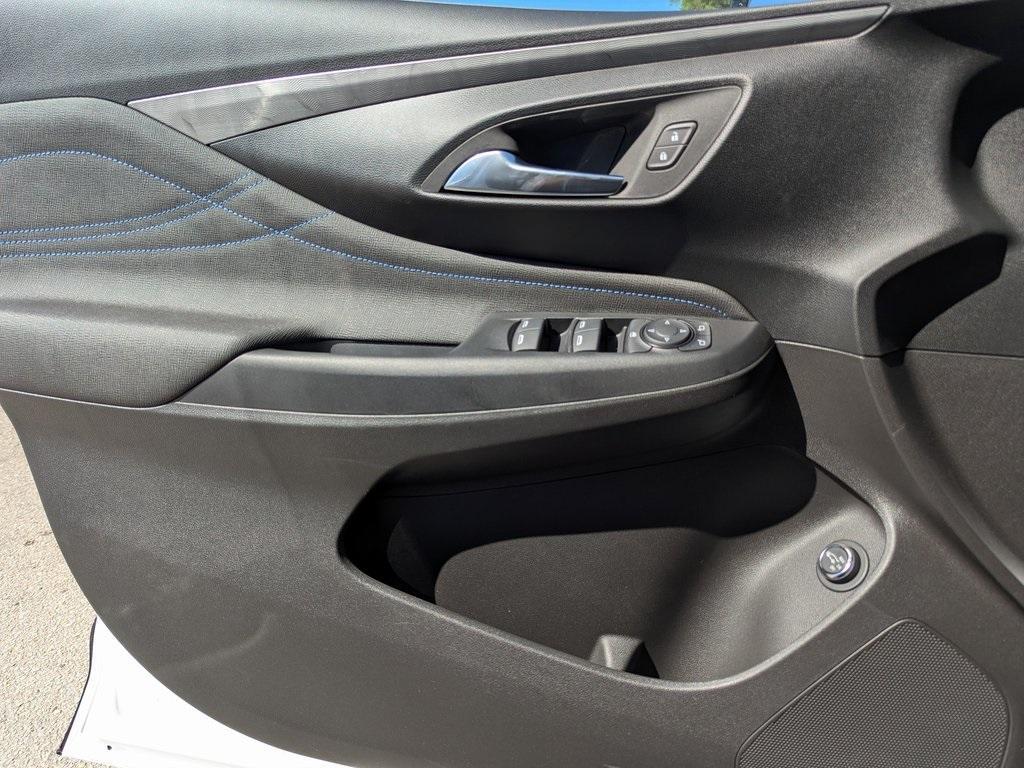 new 2025 Buick Envista car, priced at $26,985
