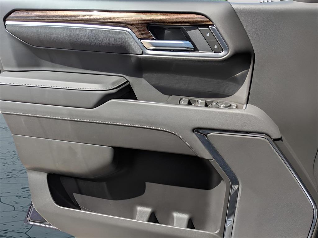 new 2025 GMC Sierra 1500 car, priced at $41,990