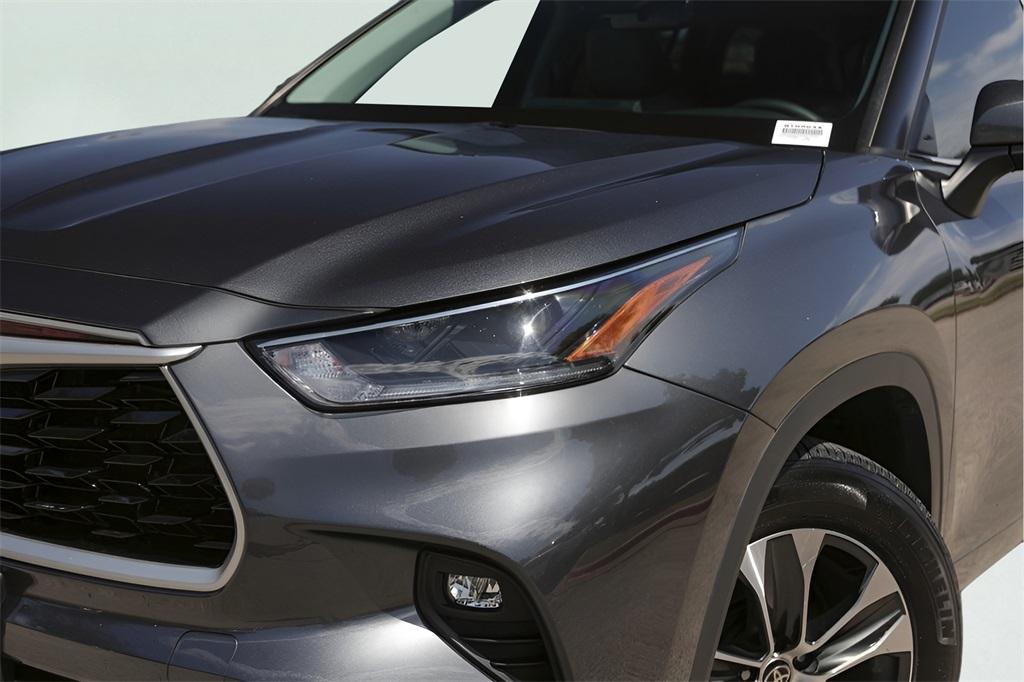 used 2021 Toyota Highlander car, priced at $33,850