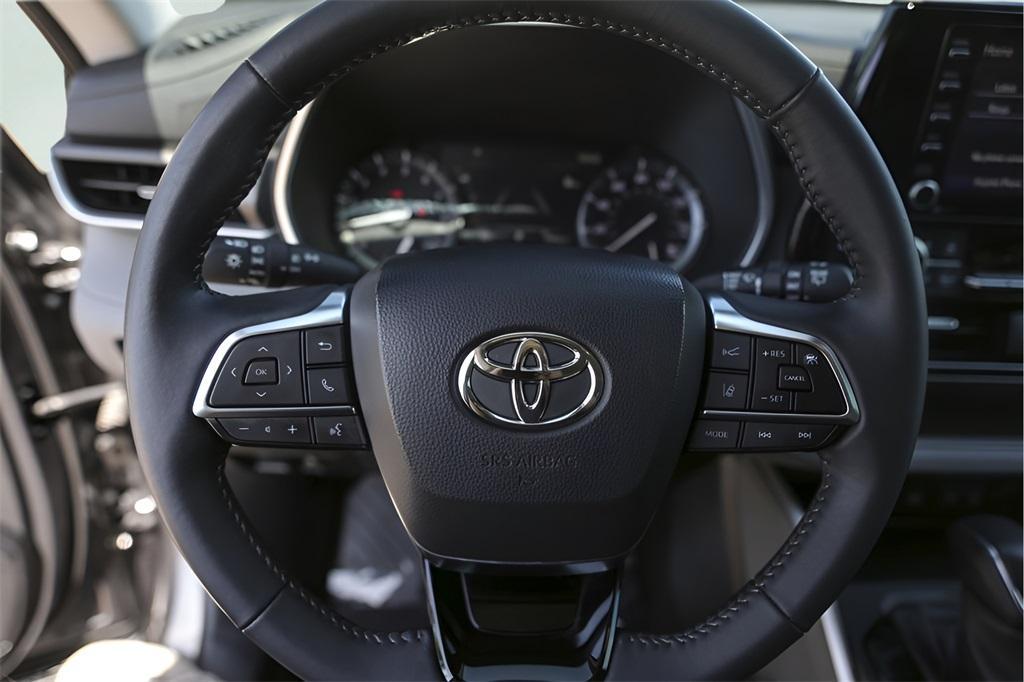 used 2021 Toyota Highlander car, priced at $33,850
