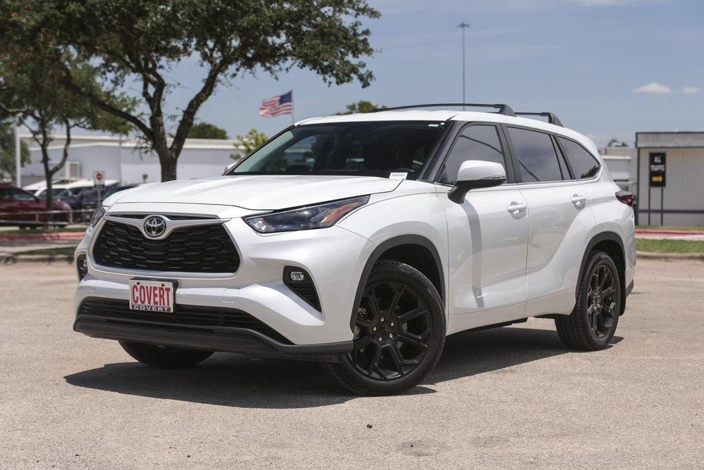 used 2023 Toyota Highlander car, priced at $32,498