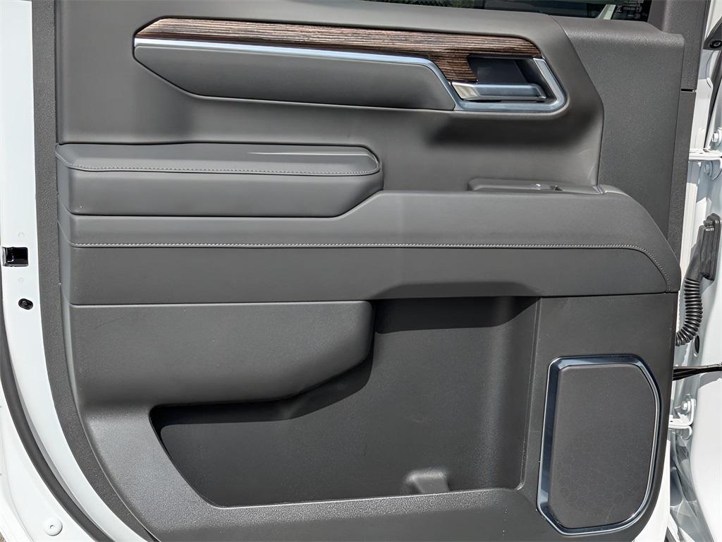 new 2025 GMC Sierra 1500 car, priced at $41,820