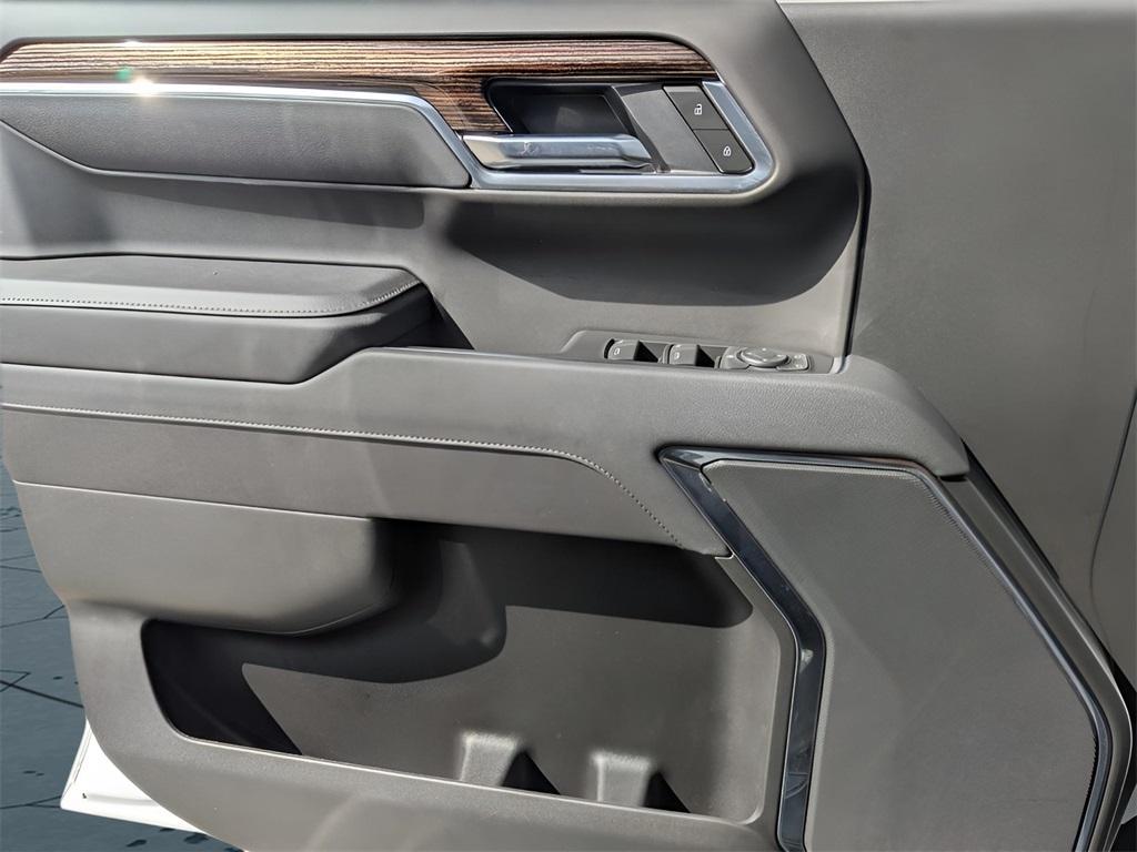 new 2025 GMC Sierra 1500 car, priced at $41,820