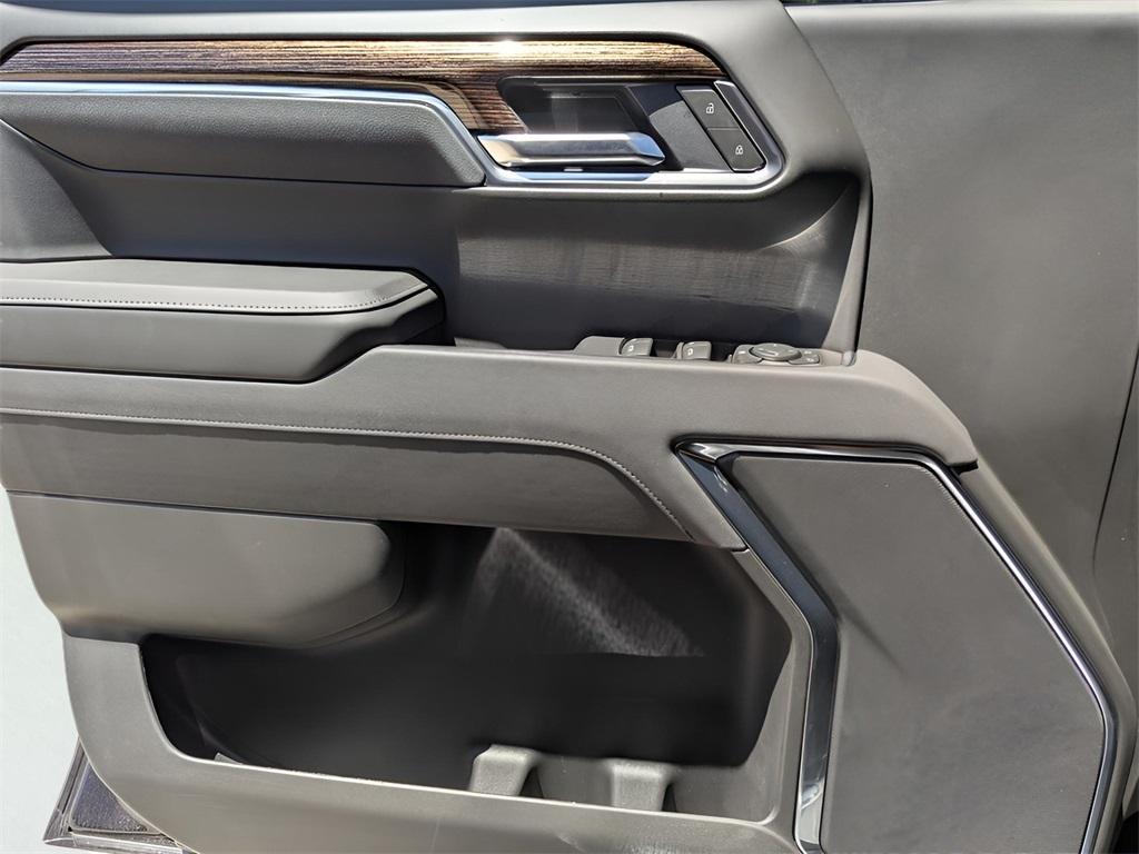 new 2025 GMC Sierra 1500 car, priced at $43,490