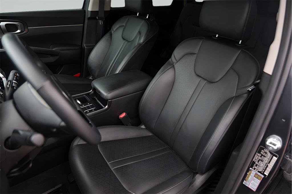 used 2023 Kia Sorento car, priced at $27,900