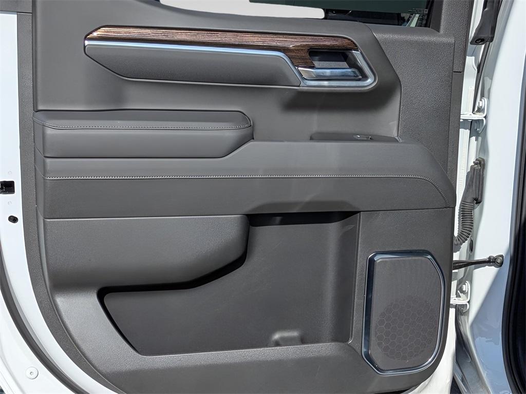 new 2025 GMC Sierra 1500 car, priced at $41,820