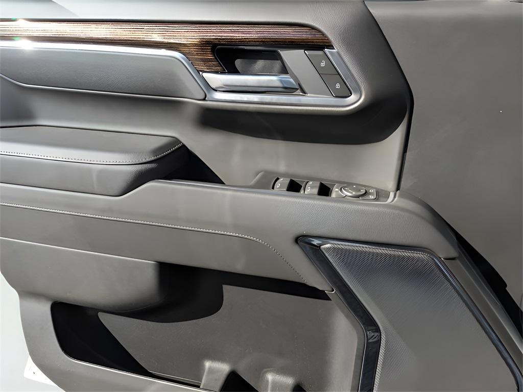 new 2025 GMC Sierra 1500 car, priced at $41,820