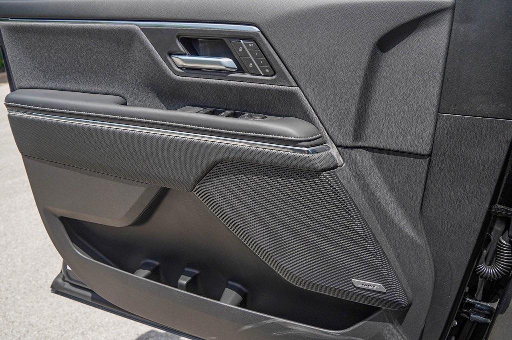 new 2025 GMC Sierra 1500 car, priced at $42,995