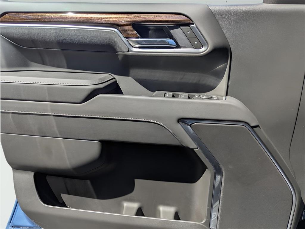 new 2025 GMC Sierra 1500 car, priced at $43,815