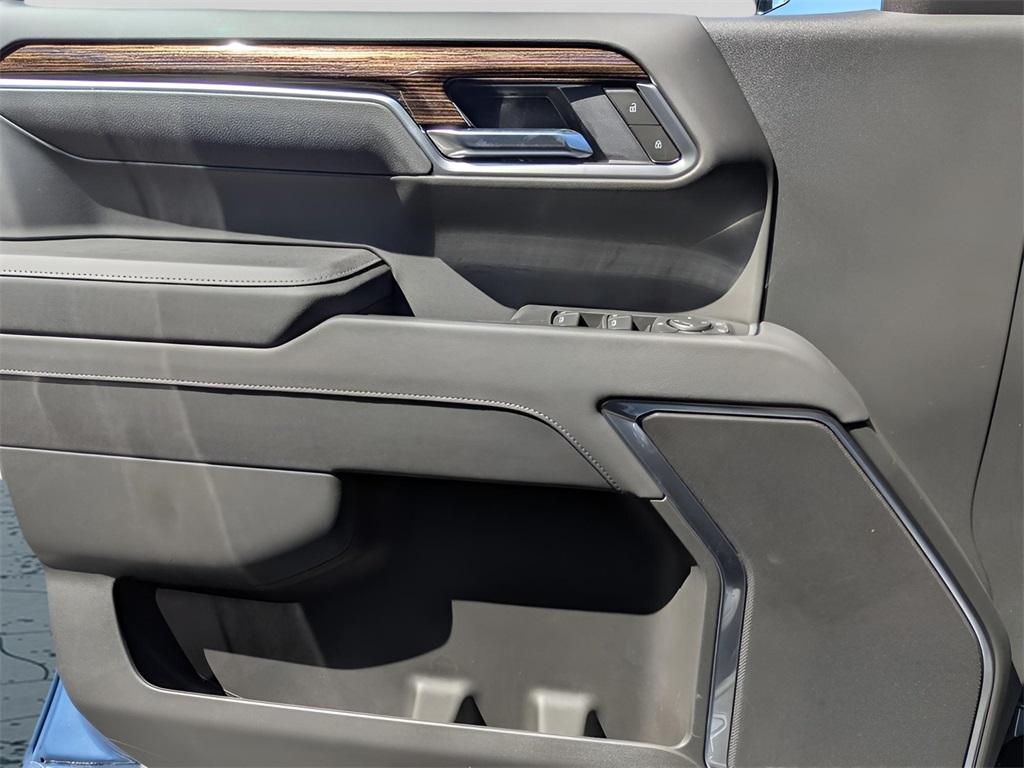 new 2025 GMC Sierra 1500 car, priced at $42,315