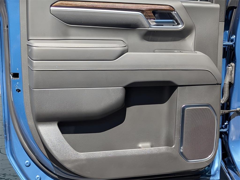 new 2025 GMC Sierra 1500 car, priced at $42,315