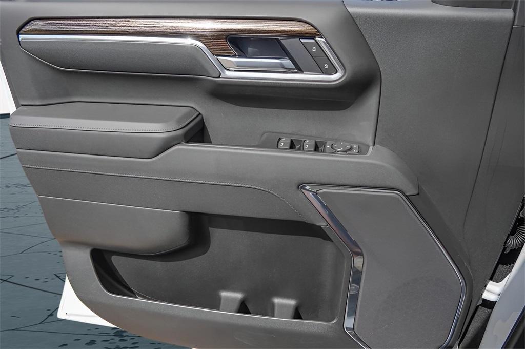 new 2025 GMC Sierra 1500 car, priced at $42,995