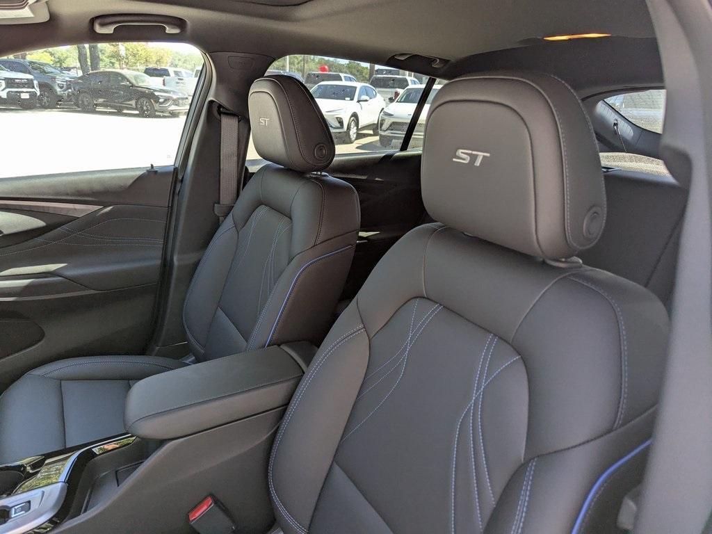 new 2025 Buick Envista car, priced at $29,365