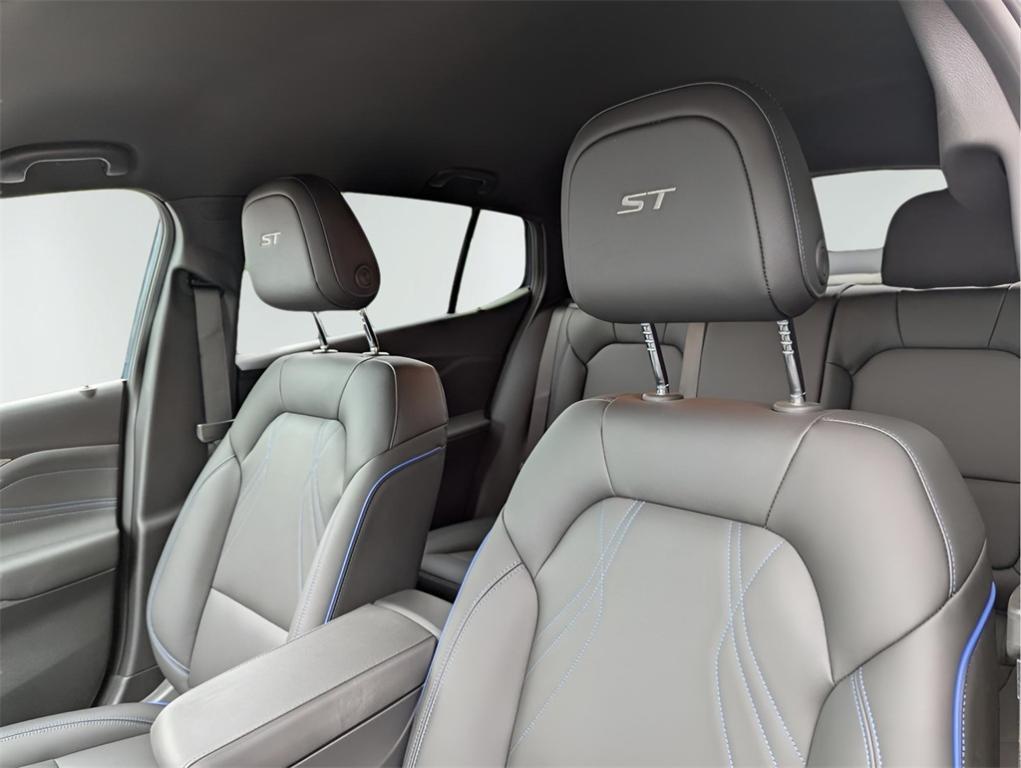 new 2025 Buick Envista car, priced at $28,355