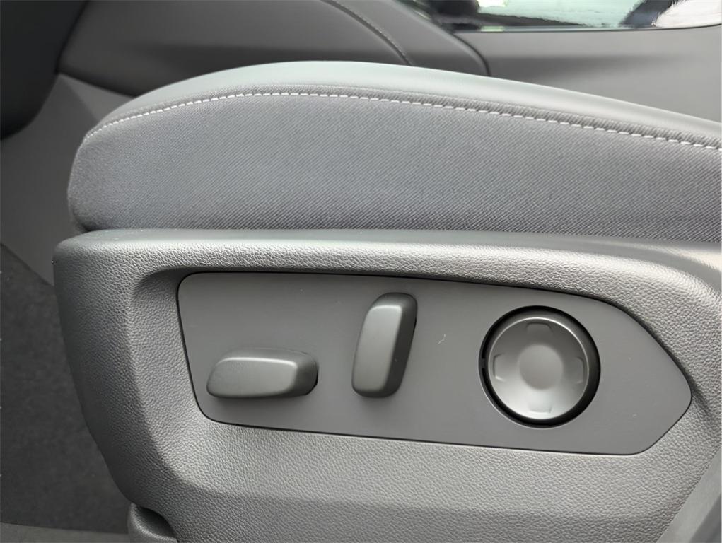 new 2025 Buick Envision car, priced at $35,935