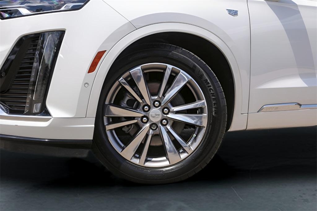 used 2022 Cadillac XT6 car, priced at $35,498