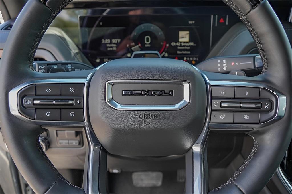 used 2025 GMC Yukon car, priced at $88,900