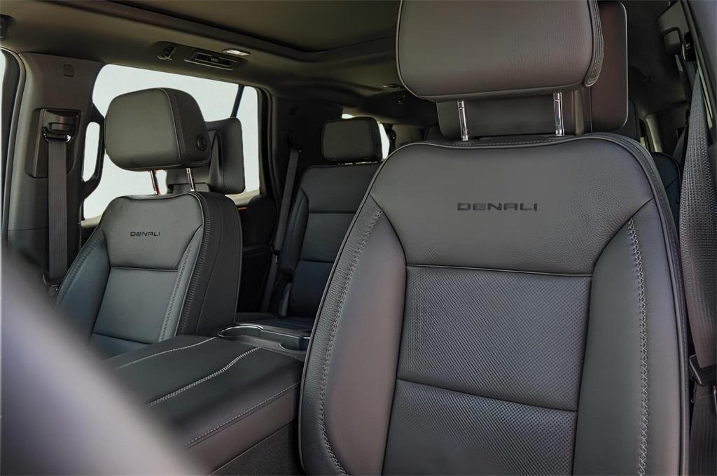 used 2025 GMC Yukon car, priced at $88,900
