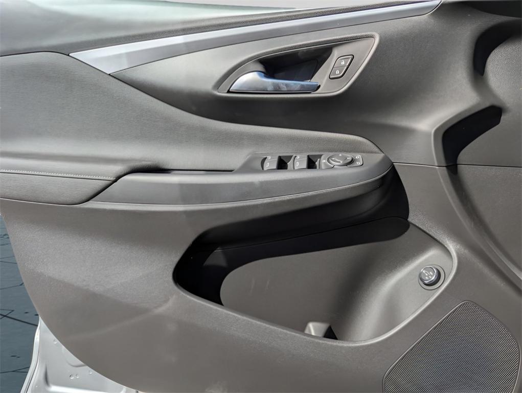 new 2025 Buick Envista car, priced at $27,650