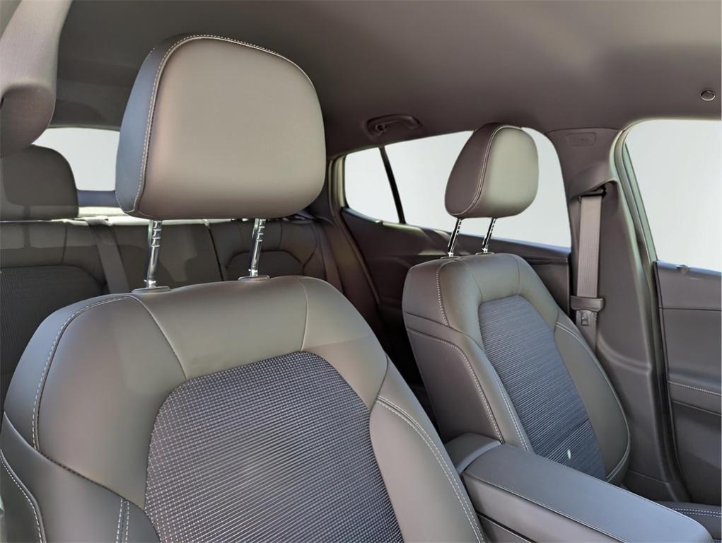 new 2025 Buick Envista car, priced at $27,650