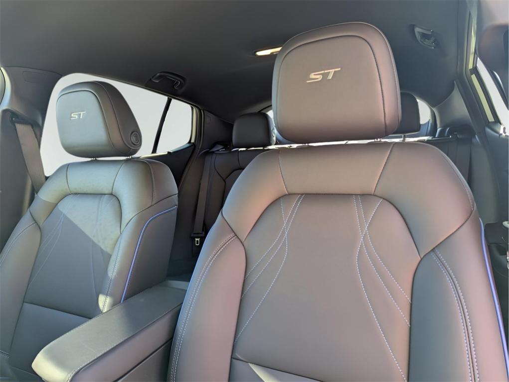 new 2025 Buick Envista car, priced at $28,455