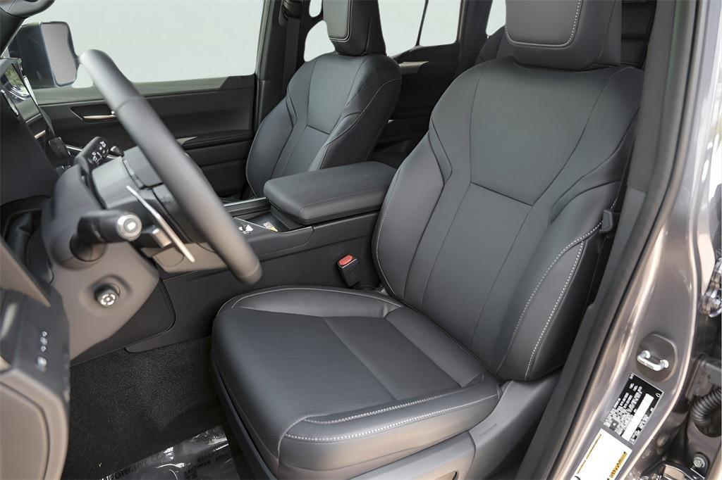 used 2025 Lexus GX 550 car, priced at $89,900