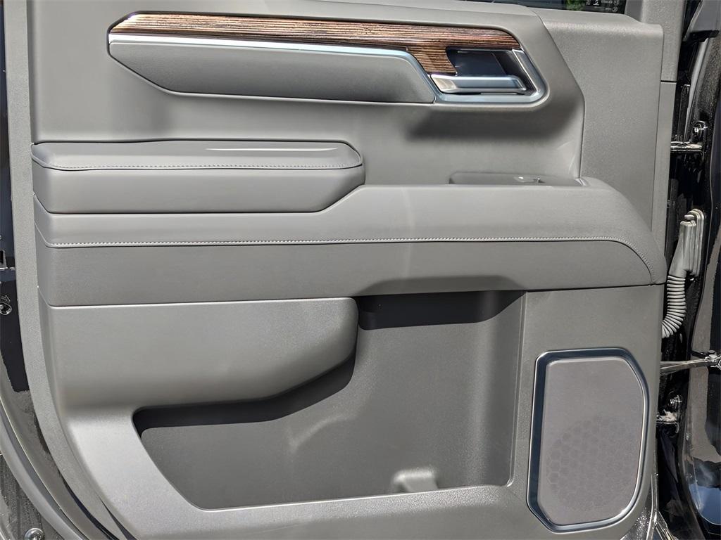 new 2025 GMC Sierra 1500 car, priced at $43,490