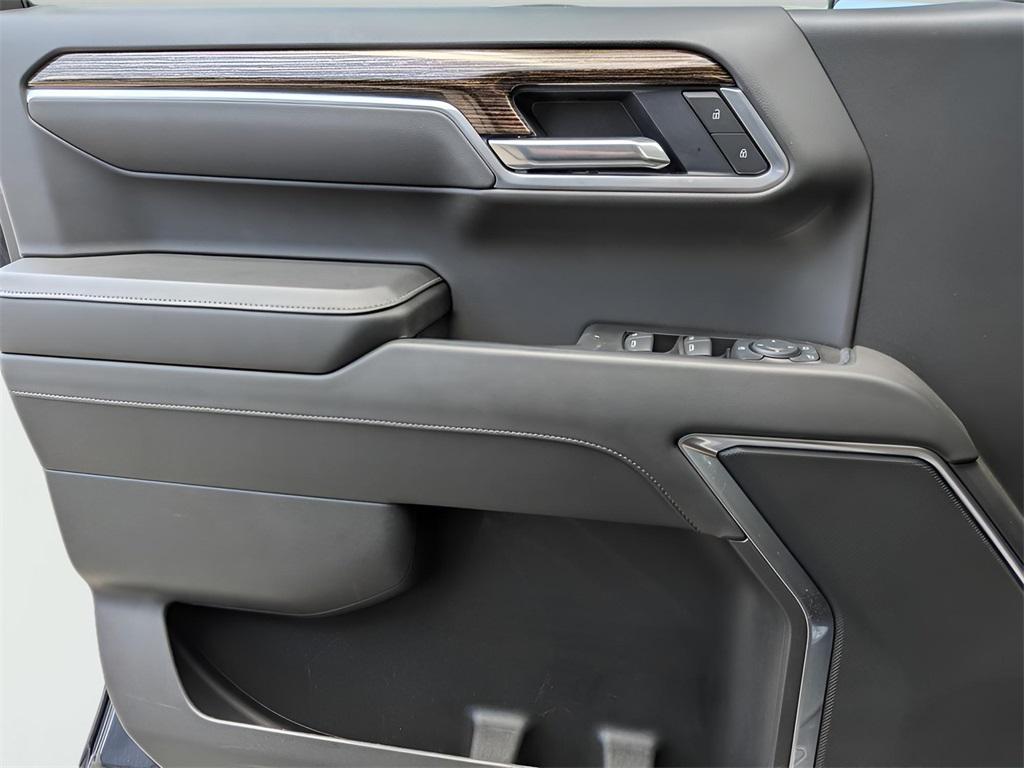 new 2025 GMC Sierra 1500 car, priced at $43,490