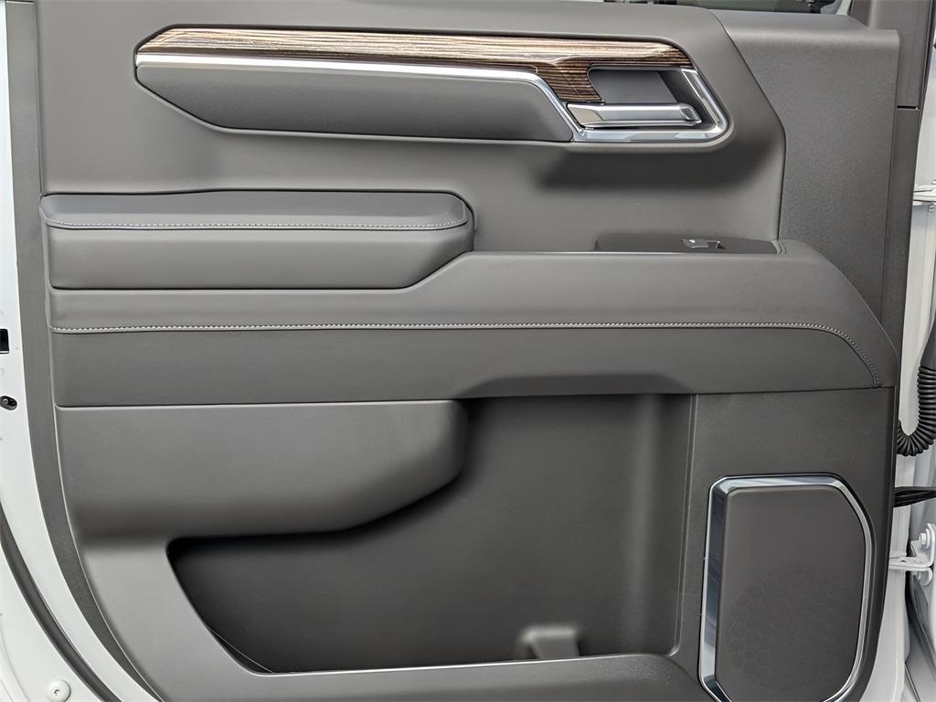 new 2025 GMC Sierra 1500 car, priced at $43,320