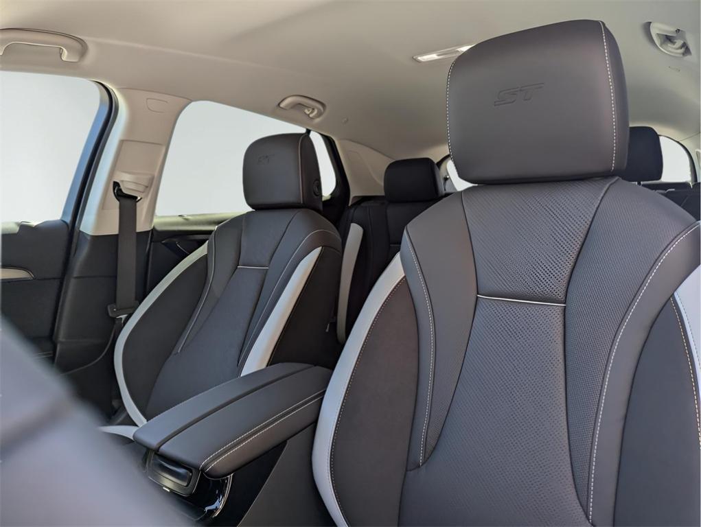 new 2024 Buick Envision car, priced at $35,365