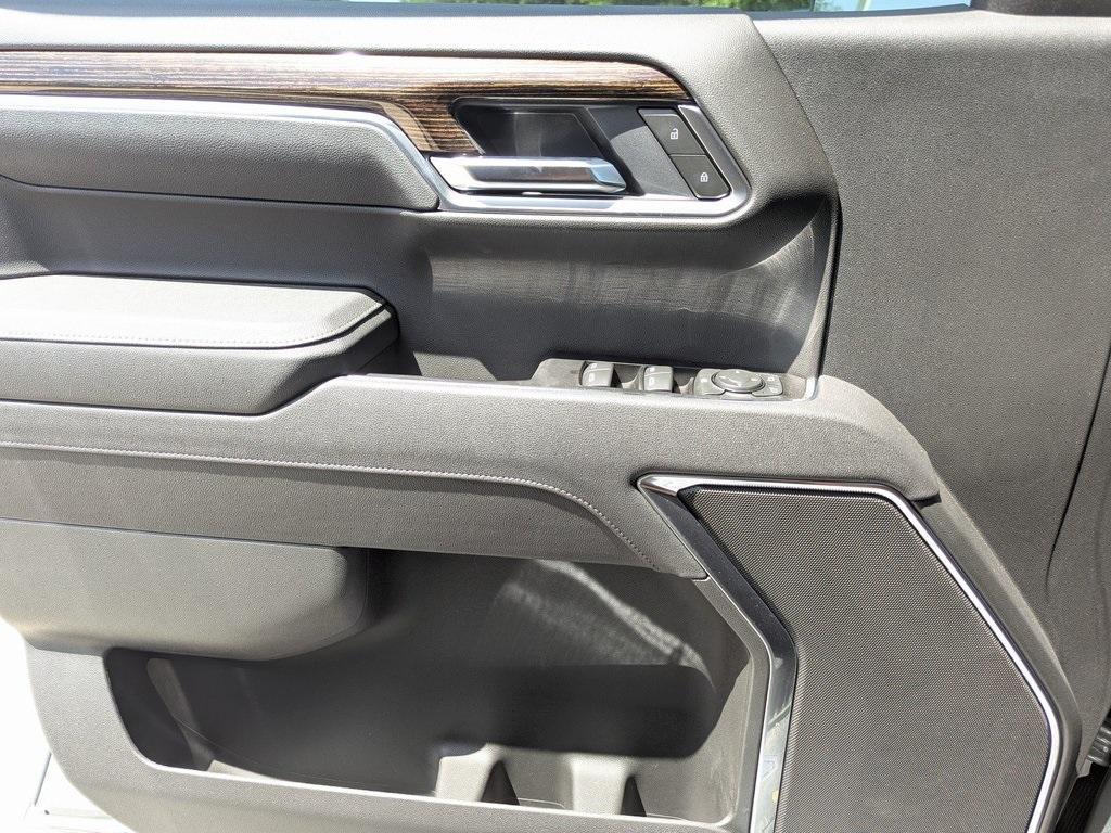 new 2025 GMC Sierra 1500 car, priced at $40,640