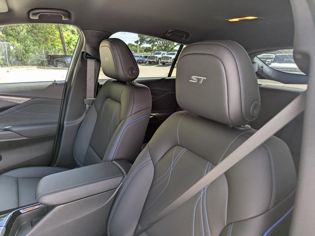 new 2025 Buick Envista car, priced at $28,485