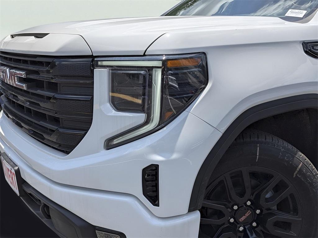 new 2025 GMC Sierra 1500 car, priced at $42,995