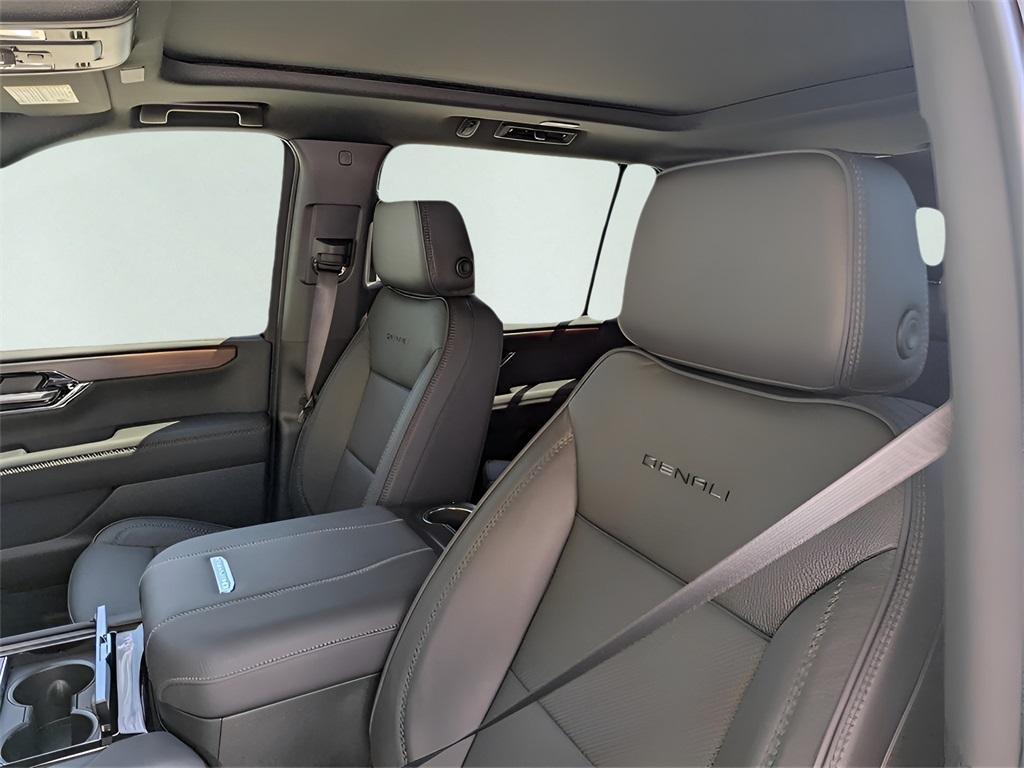 new 2025 GMC Yukon XL car, priced at $93,055