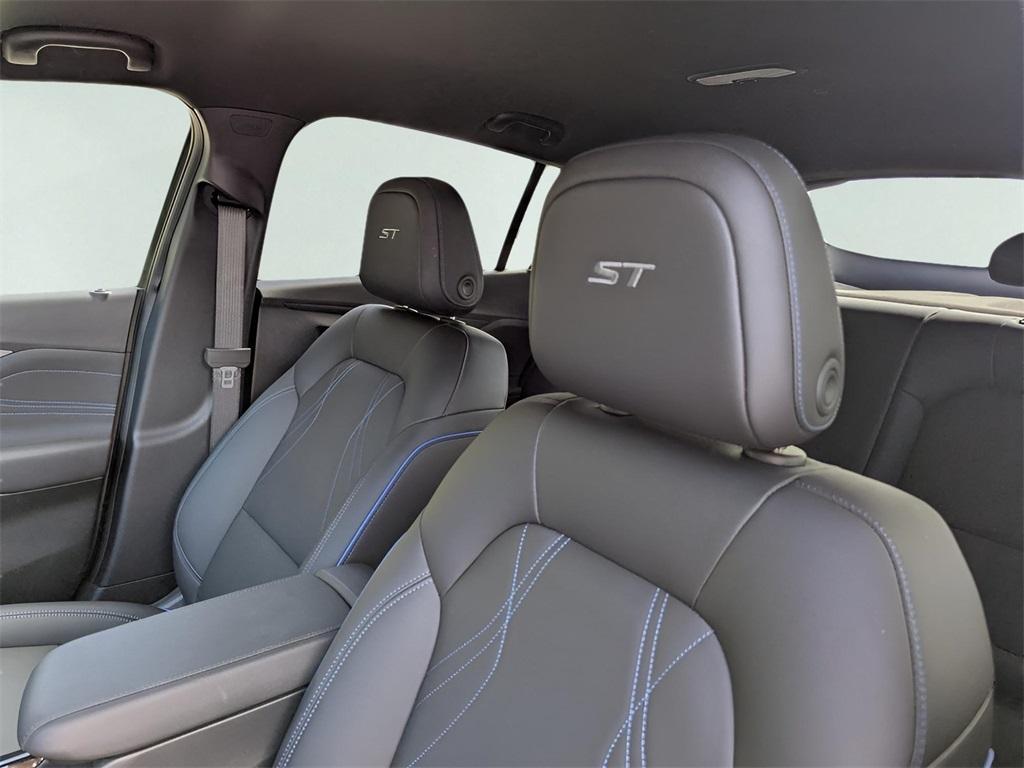 new 2025 Buick Envista car, priced at $28,980
