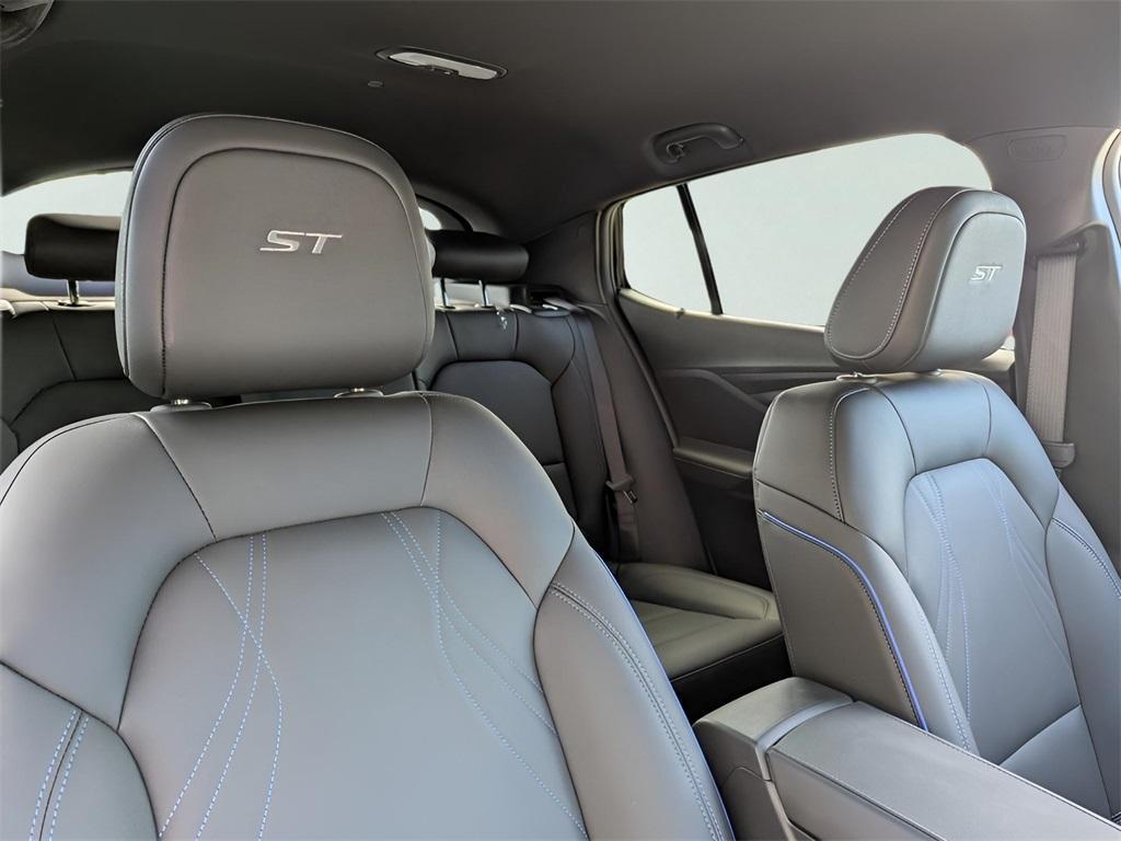 new 2025 Buick Envista car, priced at $28,980