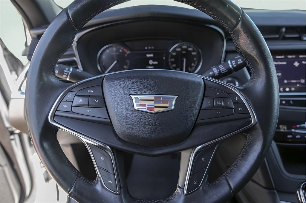 used 2023 Cadillac XT5 car, priced at $33,498