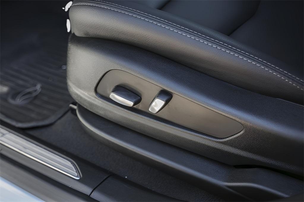 used 2023 Cadillac XT5 car, priced at $33,498
