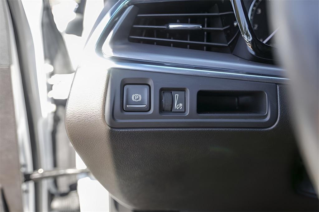 used 2023 Cadillac XT5 car, priced at $33,498