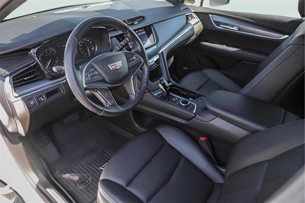 used 2023 Cadillac XT5 car, priced at $33,498