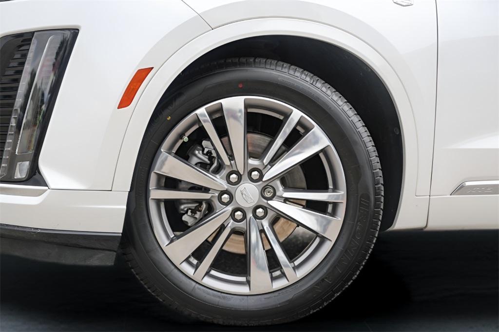 used 2021 Cadillac XT6 car, priced at $31,900