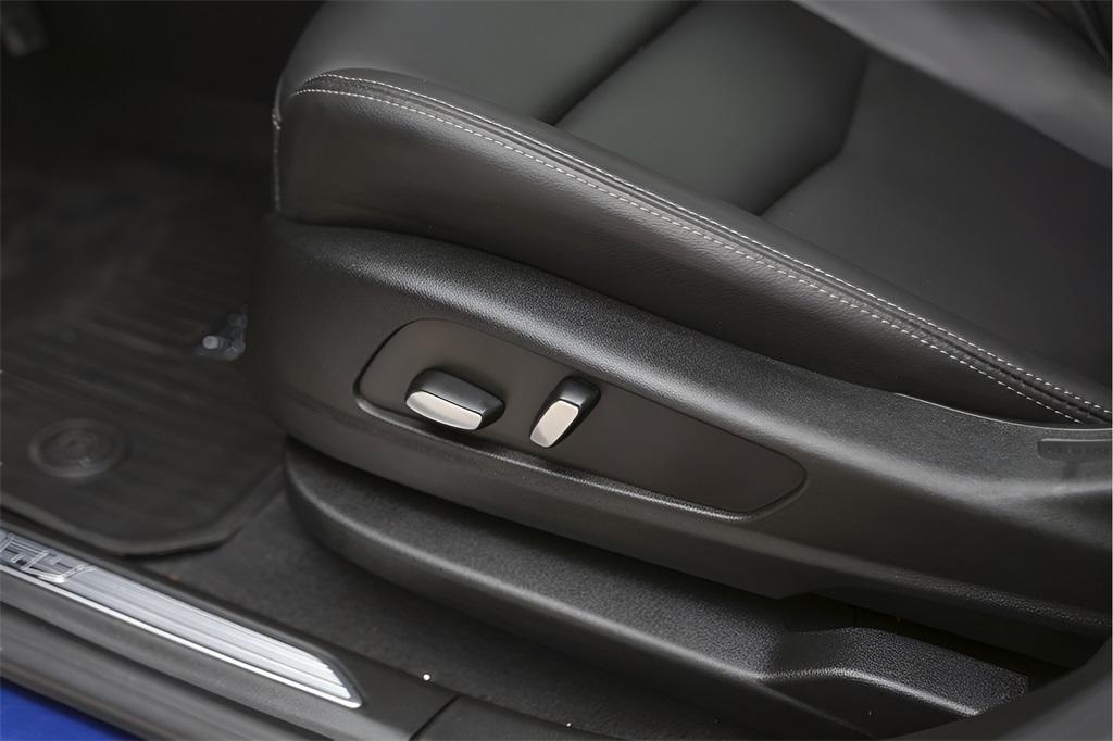 used 2023 Cadillac XT5 car, priced at $29,900