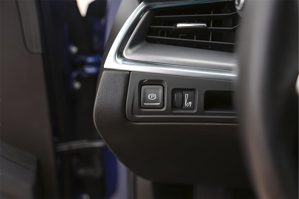 used 2023 Cadillac XT5 car, priced at $29,900