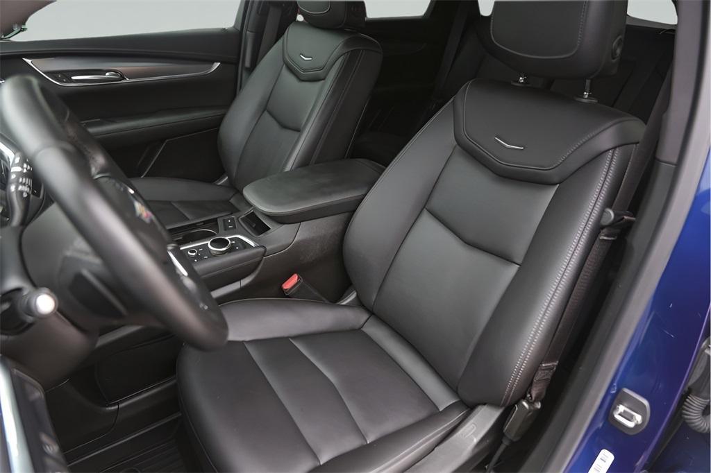 used 2023 Cadillac XT5 car, priced at $29,900