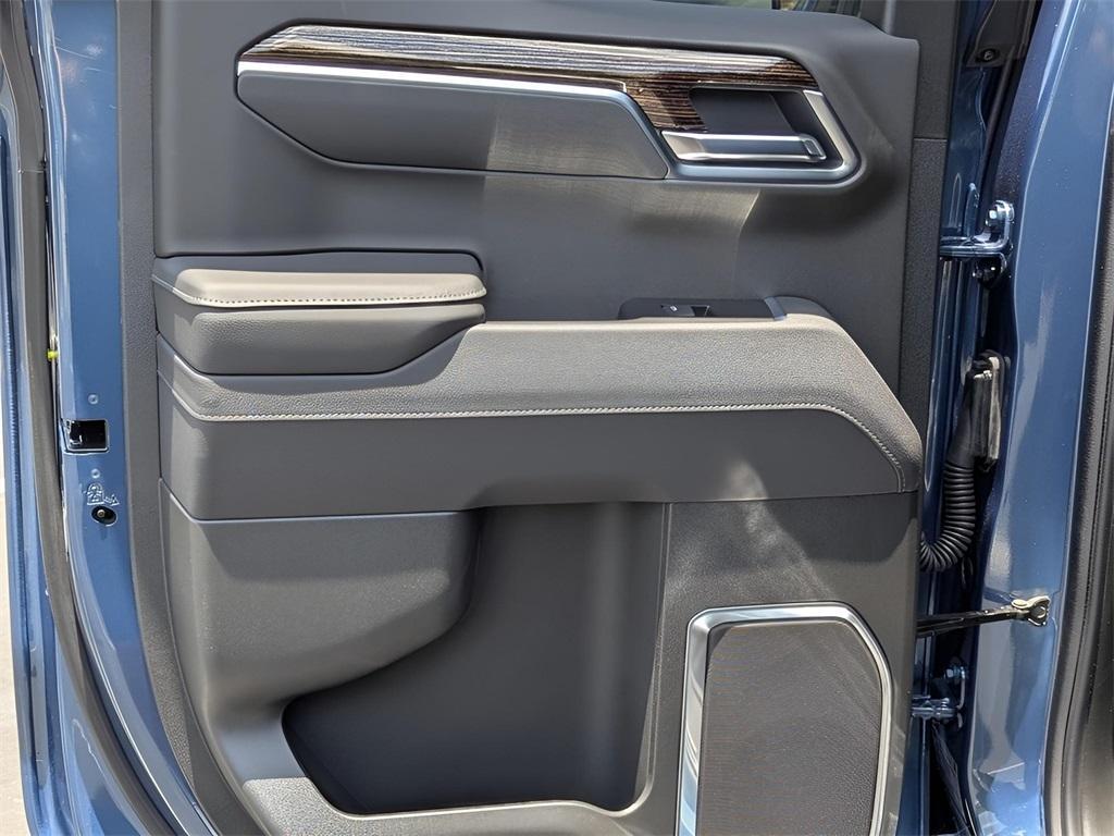 new 2025 GMC Sierra 1500 car, priced at $41,215