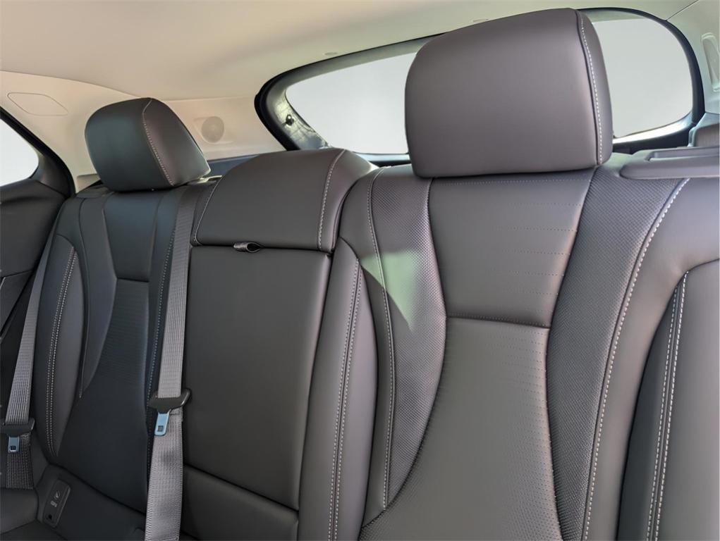 new 2025 Buick Envision car, priced at $38,935