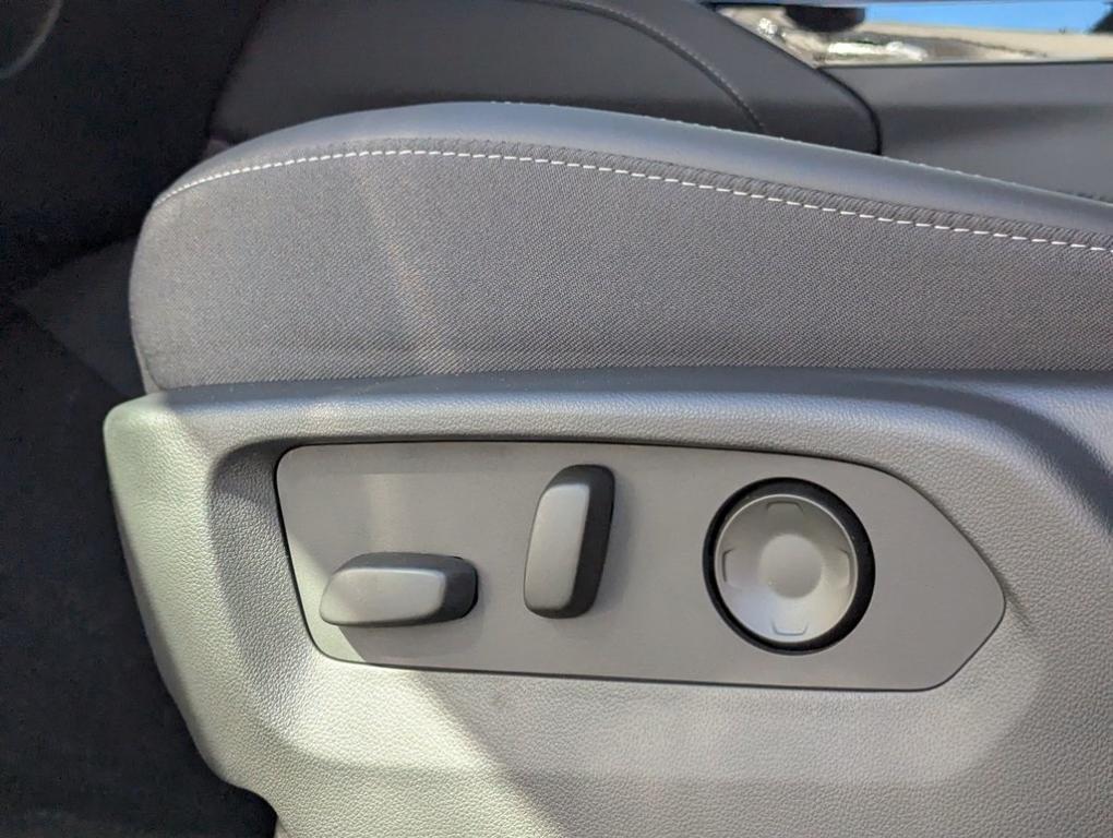 new 2025 Buick Envision car, priced at $38,935