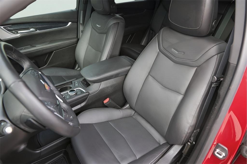 used 2023 Cadillac XT5 car, priced at $33,900