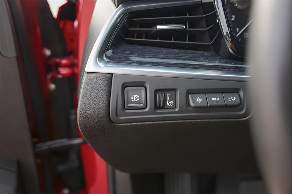 used 2023 Cadillac XT5 car, priced at $33,900