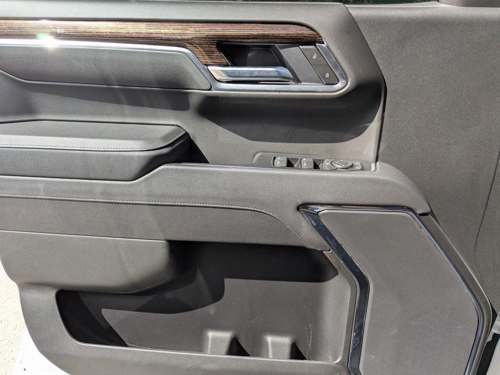 new 2025 GMC Sierra 1500 car, priced at $42,995